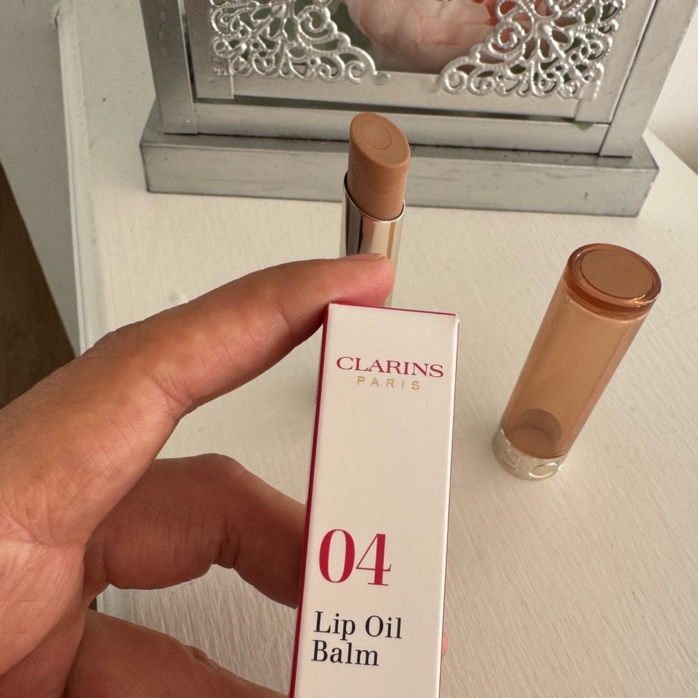 CLARINS LIP OIL BALM WITH A TRIO OF PLANT OILS 2.9 G/0.1 OZ. #04 ALMOND - Picture 6 of 11